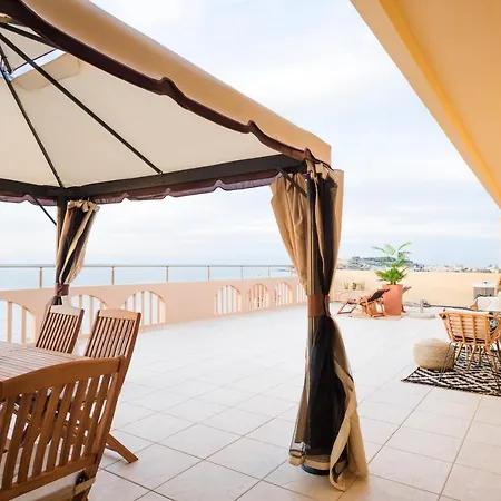 Thea - Rooftop Seaview Jacuzzi